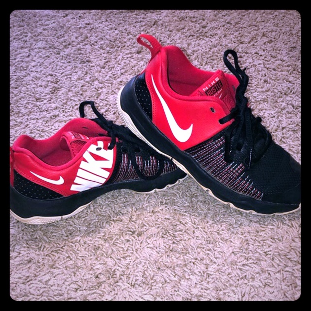 Nike Boy’s Hustle-Quick Low